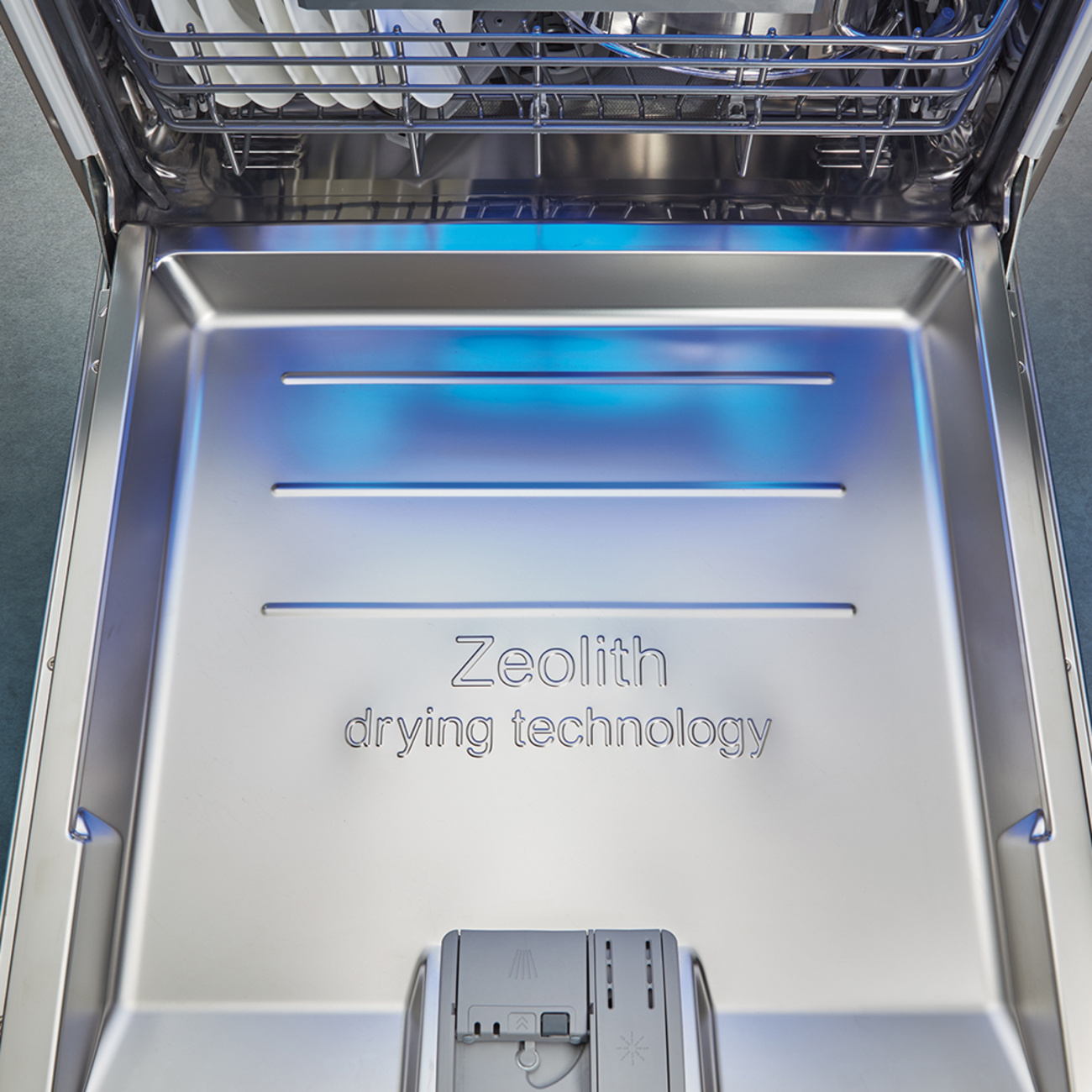 Zeolith Trocknen – Für glänzende Spülergebnisse bei Sögüt Elektroinstallationen in Waiblingen